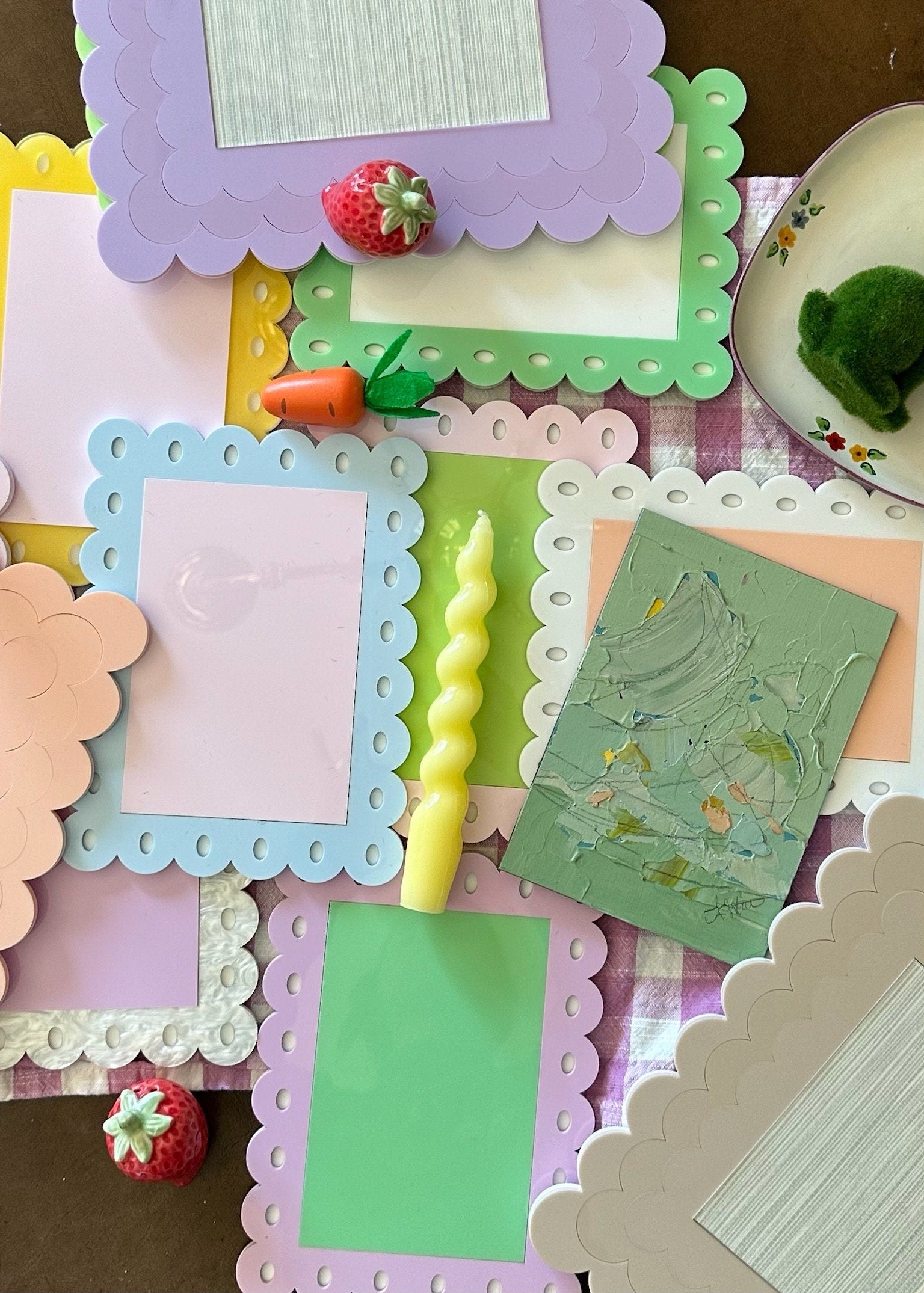 Acrylic Frame with Scalloped Edges - Wall Hanging, Standing, Table-Top